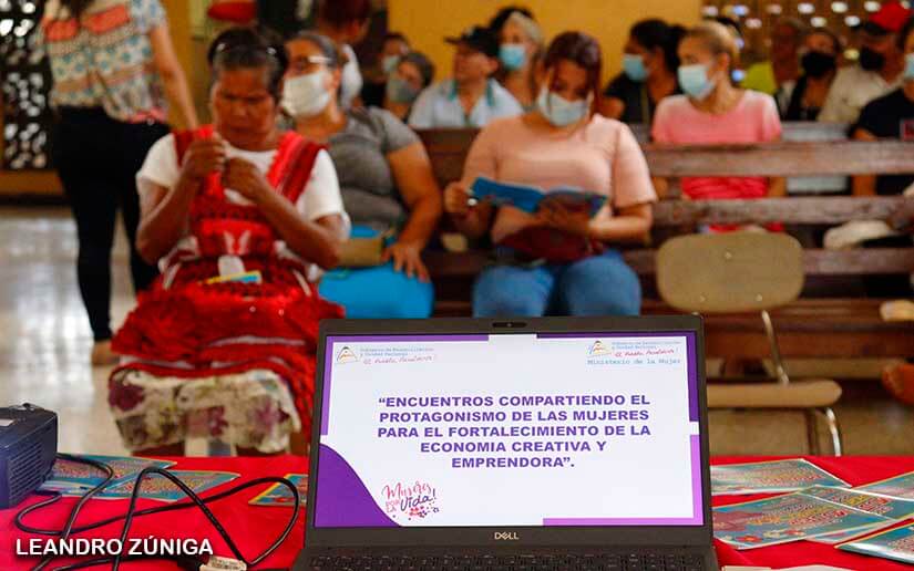 MUJERES
